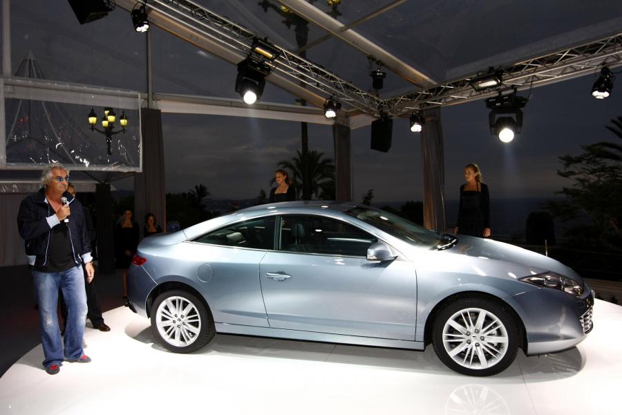  Renault Laguna Coupe 2008 года  (фото 40 из 53)